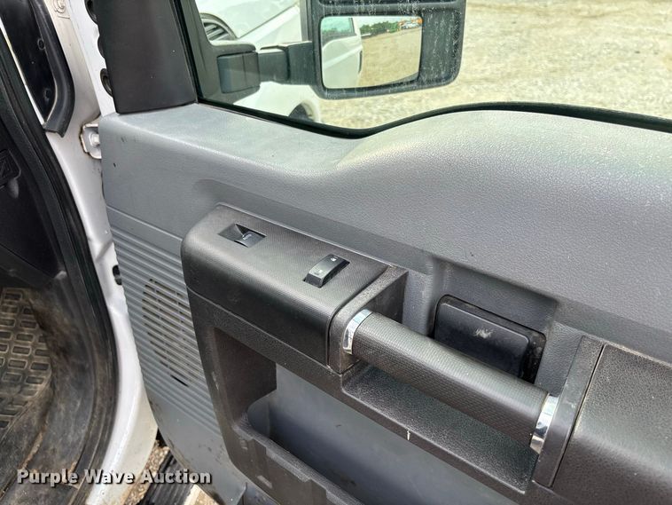 image for item DZ4607 2016 Ford  F250 Super Duty XL Crew Cab pickup truck