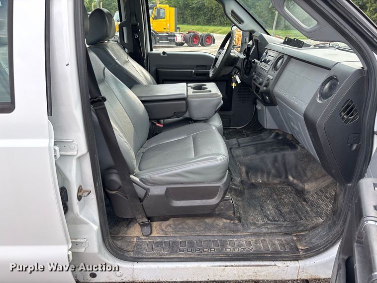 image for item DZ4607 2016 Ford  F250 Super Duty XL Crew Cab pickup truck