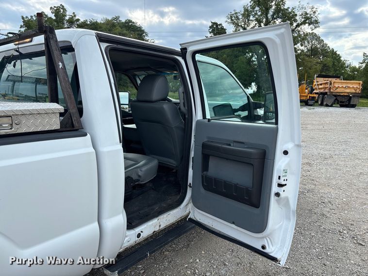 image for item DZ4607 2016 Ford  F250 Super Duty XL Crew Cab pickup truck