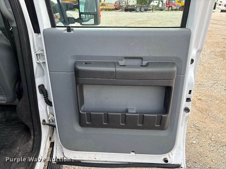 image for item DZ4607 2016 Ford  F250 Super Duty XL Crew Cab pickup truck