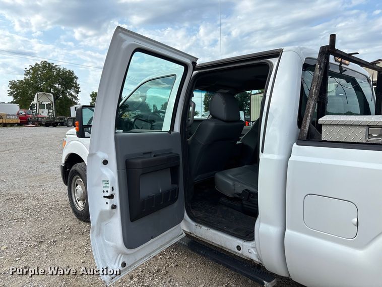 image for item DZ4607 2016 Ford  F250 Super Duty XL Crew Cab pickup truck