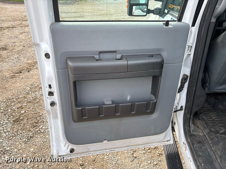 image for item DZ4607 2016 Ford  F250 Super Duty XL Crew Cab pickup truck