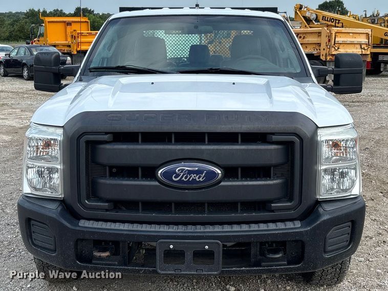 image for item DZ4608 2015 Ford  F250 Super Duty XL Crew Cab flatbed pickup truck