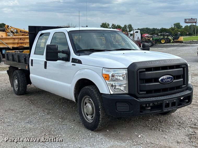 image for item DZ4608 2015 Ford  F250 Super Duty XL Crew Cab flatbed pickup truck