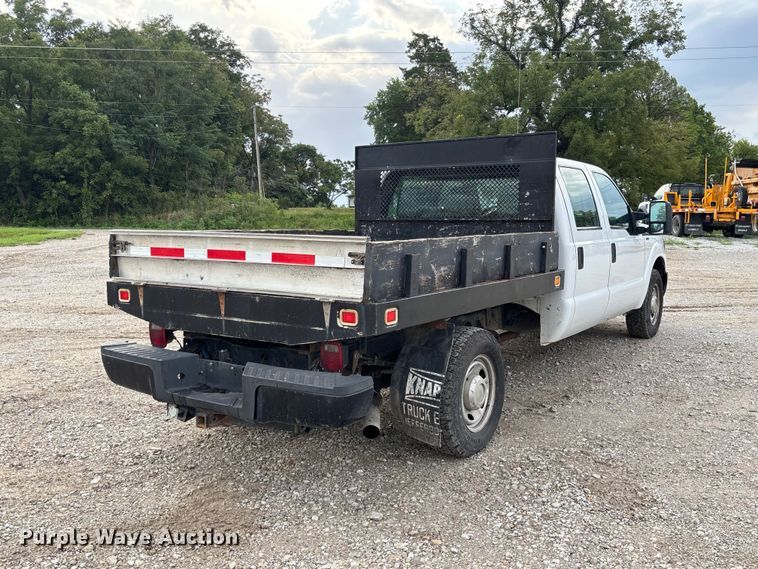image for item DZ4608 2015 Ford  F250 Super Duty XL Crew Cab flatbed pickup truck
