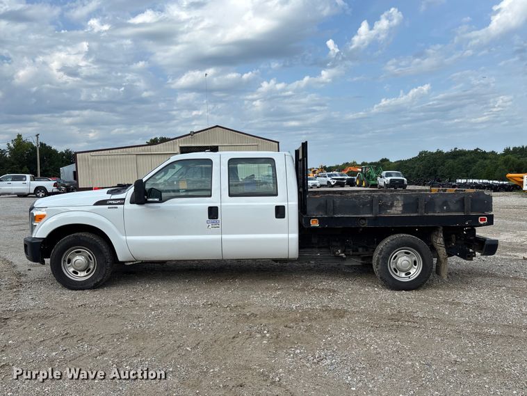 image for item DZ4608 2015 Ford  F250 Super Duty XL Crew Cab flatbed pickup truck
