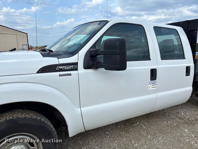 image for item DZ4608 2015 Ford  F250 Super Duty XL Crew Cab flatbed pickup truck