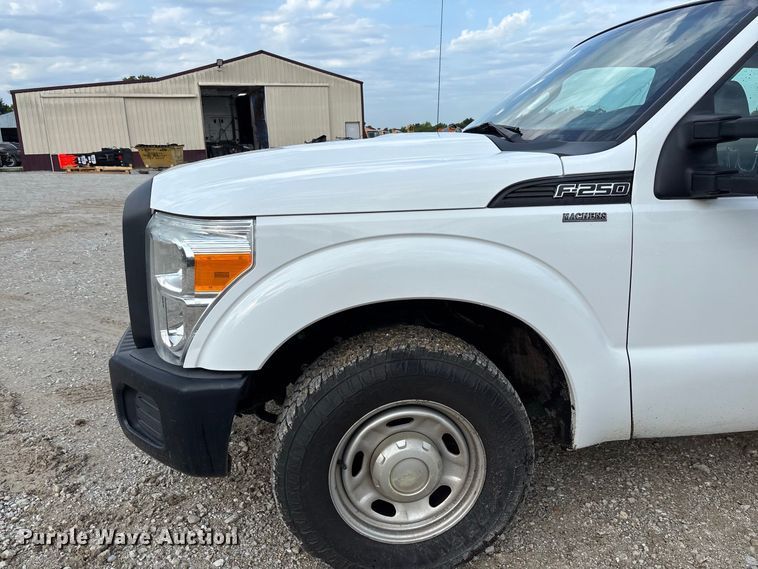 image for item DZ4608 2015 Ford  F250 Super Duty XL Crew Cab flatbed pickup truck