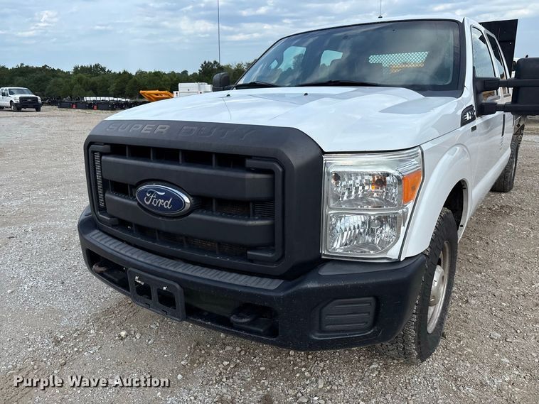 image for item DZ4608 2015 Ford  F250 Super Duty XL Crew Cab flatbed pickup truck