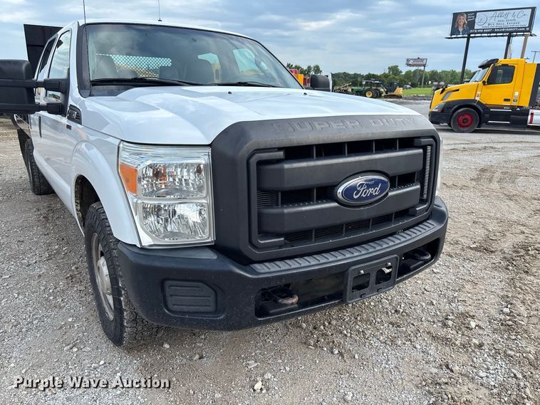 image for item DZ4608 2015 Ford  F250 Super Duty XL Crew Cab flatbed pickup truck