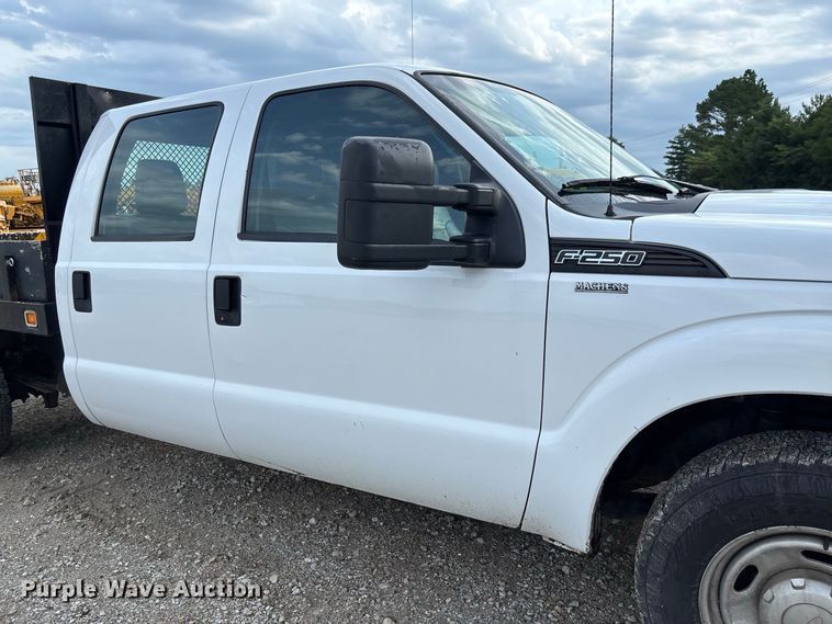image for item DZ4608 2015 Ford  F250 Super Duty XL Crew Cab flatbed pickup truck