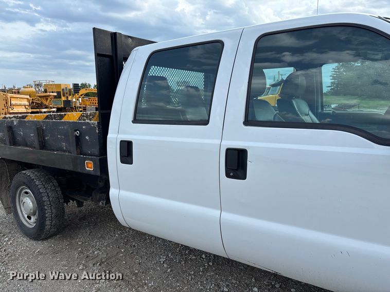 image for item DZ4608 2015 Ford  F250 Super Duty XL Crew Cab flatbed pickup truck