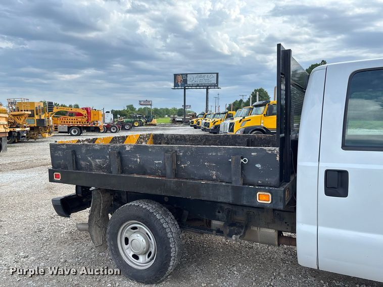 image for item DZ4608 2015 Ford  F250 Super Duty XL Crew Cab flatbed pickup truck