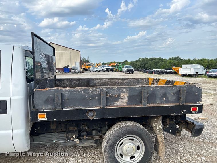 image for item DZ4608 2015 Ford  F250 Super Duty XL Crew Cab flatbed pickup truck