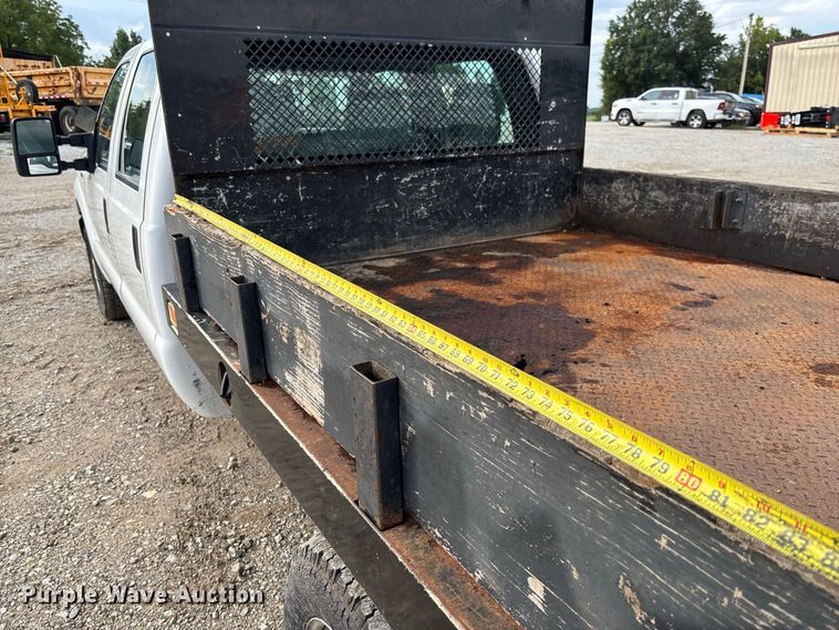image for item DZ4608 2015 Ford  F250 Super Duty XL Crew Cab flatbed pickup truck