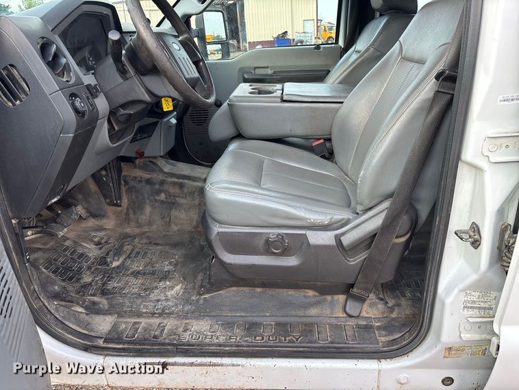 image for item DZ4608 2015 Ford  F250 Super Duty XL Crew Cab flatbed pickup truck