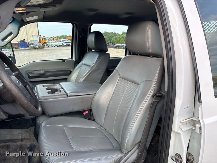 image for item DZ4608 2015 Ford  F250 Super Duty XL Crew Cab flatbed pickup truck