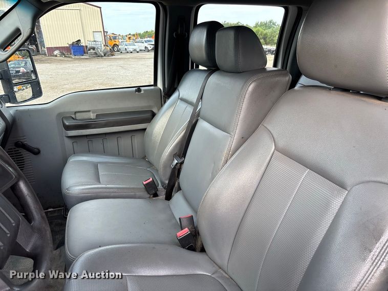 image for item DZ4608 2015 Ford  F250 Super Duty XL Crew Cab flatbed pickup truck
