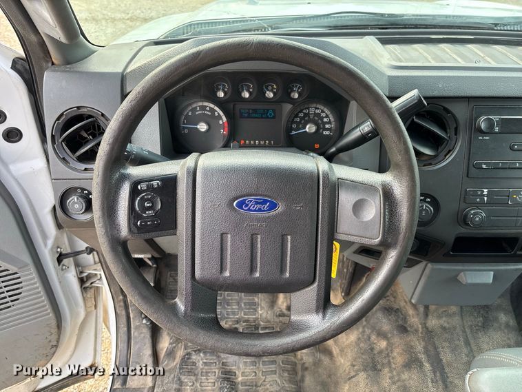 image for item DZ4608 2015 Ford  F250 Super Duty XL Crew Cab flatbed pickup truck