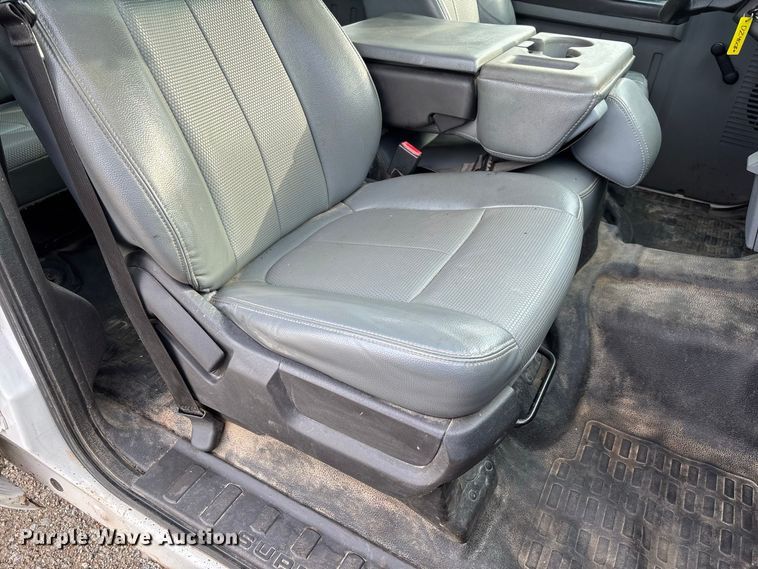 image for item DZ4608 2015 Ford  F250 Super Duty XL Crew Cab flatbed pickup truck
