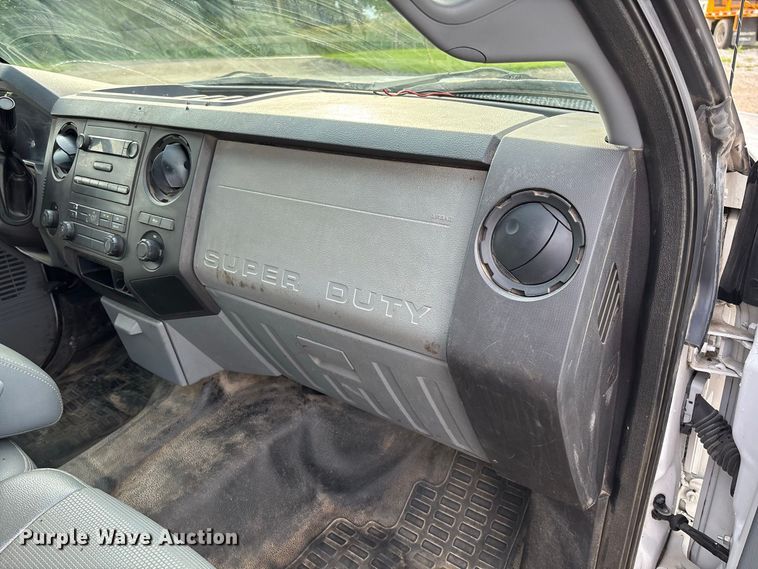 image for item DZ4608 2015 Ford  F250 Super Duty XL Crew Cab flatbed pickup truck
