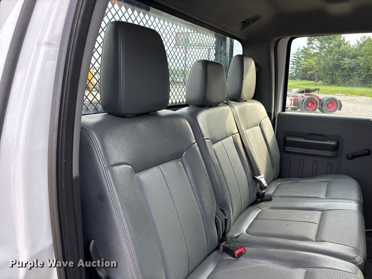 image for item DZ4608 2015 Ford  F250 Super Duty XL Crew Cab flatbed pickup truck