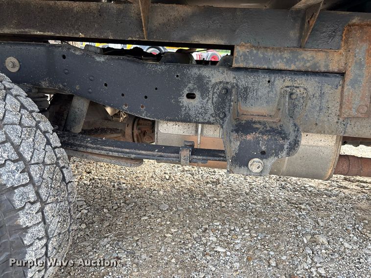 image for item DZ4608 2015 Ford  F250 Super Duty XL Crew Cab flatbed pickup truck