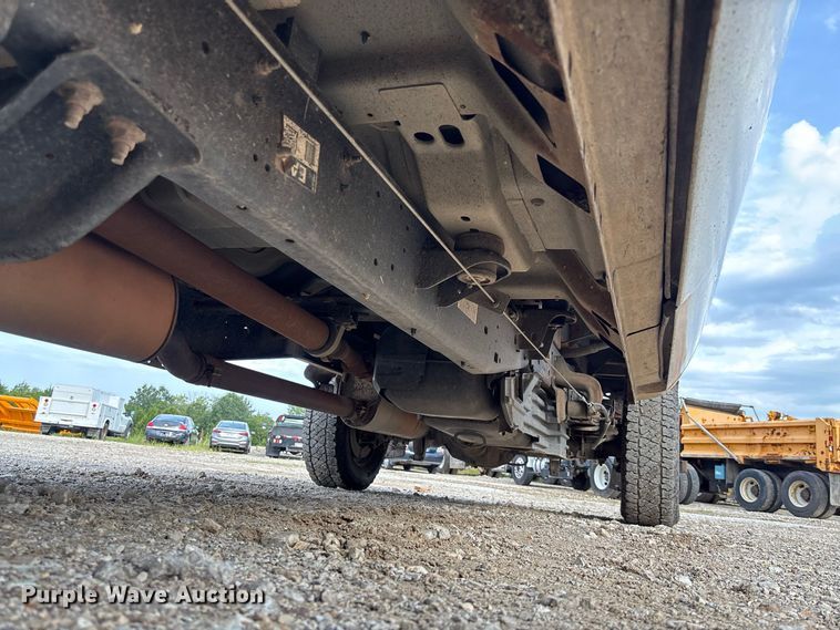 image for item DZ4608 2015 Ford  F250 Super Duty XL Crew Cab flatbed pickup truck