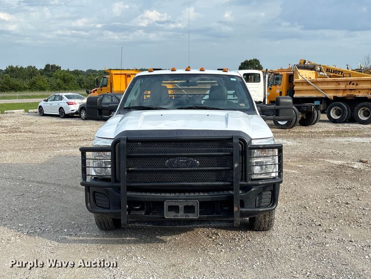 image for item DZ4609 2015 Ford  F350 Super Duty XL flatbed pickup truck