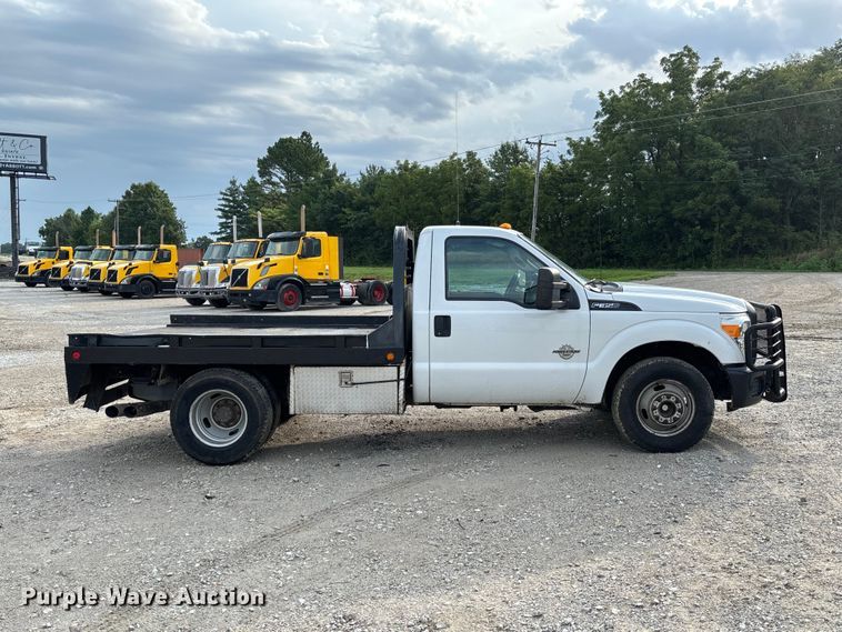 image for item DZ4609 2015 Ford  F350 Super Duty XL flatbed pickup truck