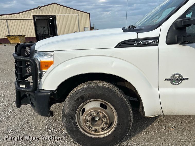 image for item DZ4609 2015 Ford  F350 Super Duty XL flatbed pickup truck