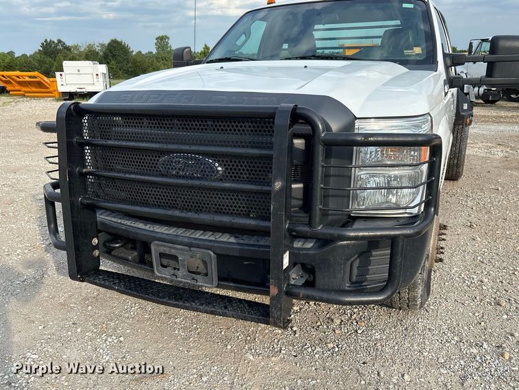 image for item DZ4609 2015 Ford  F350 Super Duty XL flatbed pickup truck