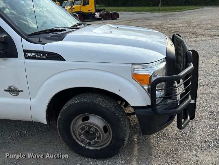 image for item DZ4609 2015 Ford  F350 Super Duty XL flatbed pickup truck