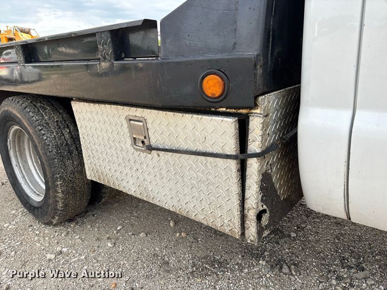 image for item DZ4609 2015 Ford  F350 Super Duty XL flatbed pickup truck