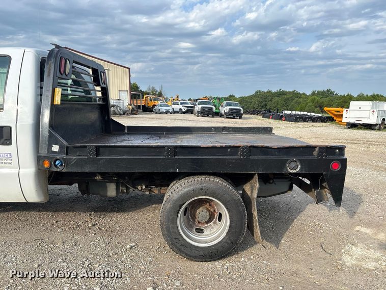 image for item DZ4609 2015 Ford  F350 Super Duty XL flatbed pickup truck