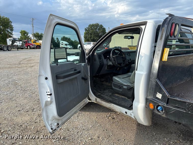 image for item DZ4609 2015 Ford  F350 Super Duty XL flatbed pickup truck
