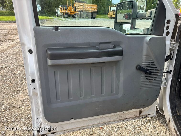 image for item DZ4609 2015 Ford  F350 Super Duty XL flatbed pickup truck
