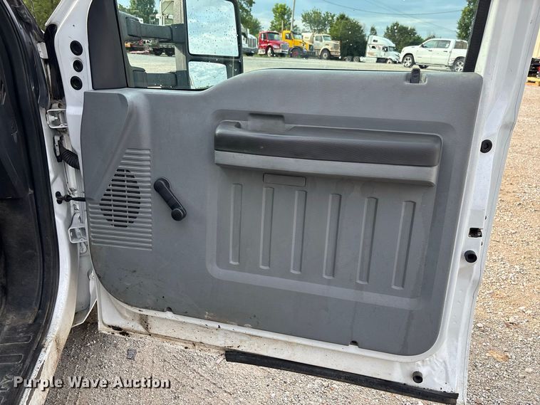 image for item DZ4609 2015 Ford  F350 Super Duty XL flatbed pickup truck