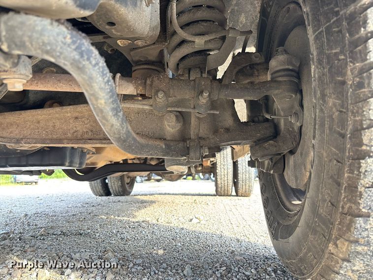 image for item DZ4609 2015 Ford  F350 Super Duty XL flatbed pickup truck