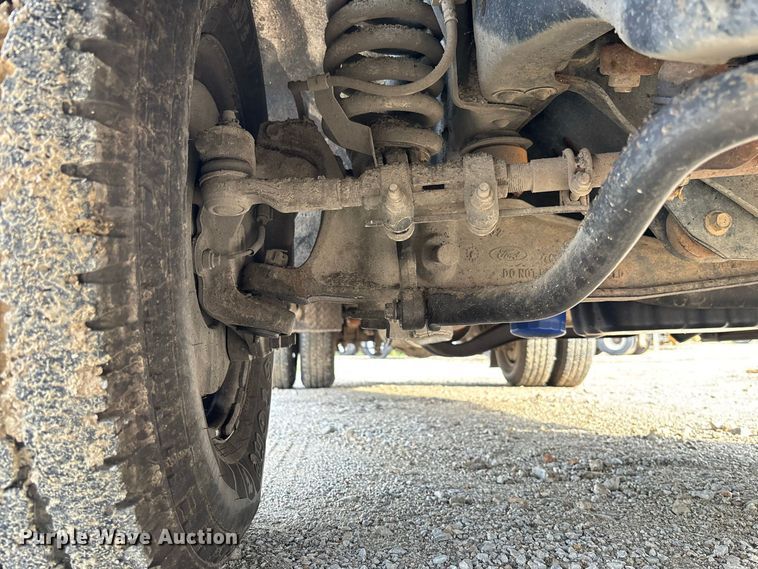 image for item DZ4609 2015 Ford  F350 Super Duty XL flatbed pickup truck