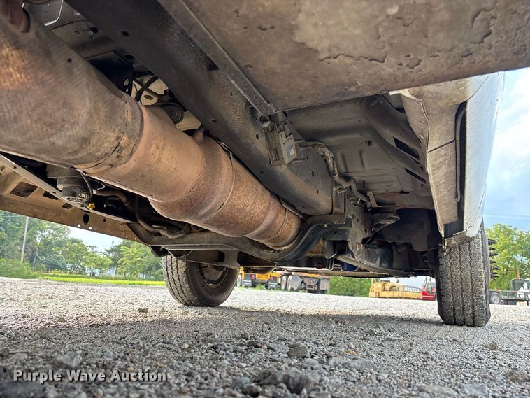 image for item DZ4609 2015 Ford  F350 Super Duty XL flatbed pickup truck