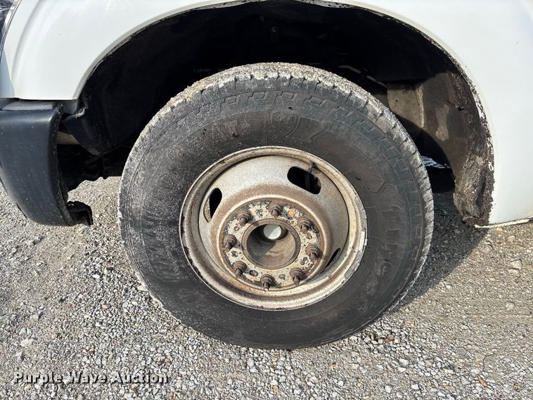 image for item DZ4609 2015 Ford  F350 Super Duty XL flatbed pickup truck
