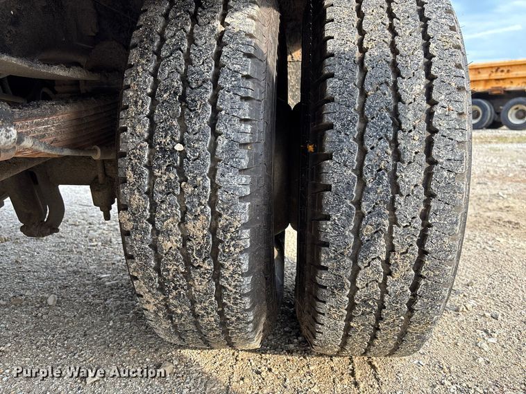 image for item DZ4609 2015 Ford  F350 Super Duty XL flatbed pickup truck