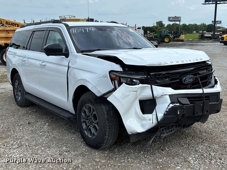 image for item DZ4611 2025 Ford Expedition Max Active SUV
