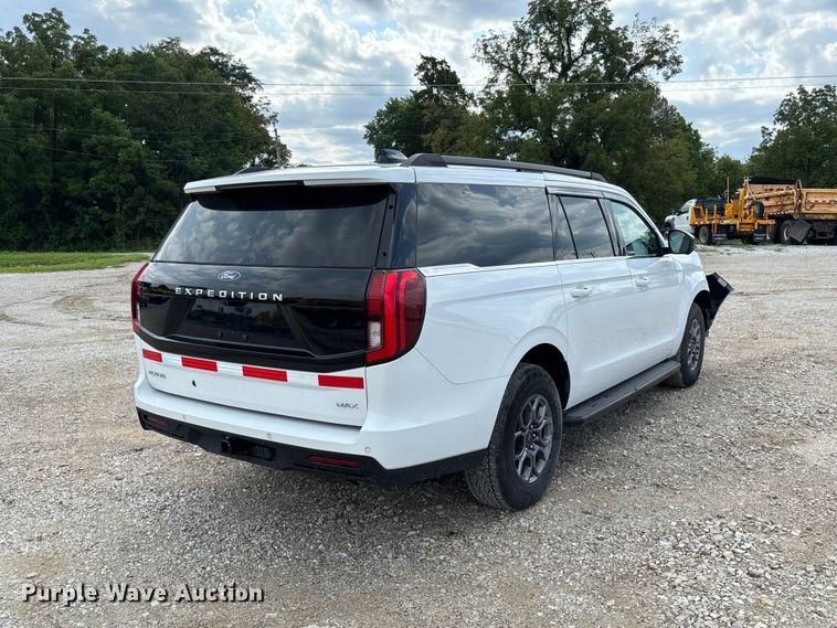 image for item DZ4611 2025 Ford Expedition Max Active SUV