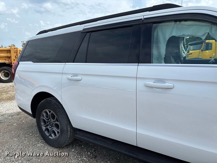 image for item DZ4611 2025 Ford Expedition Max Active SUV
