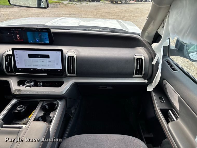 image for item DZ4611 2025 Ford Expedition Max Active SUV