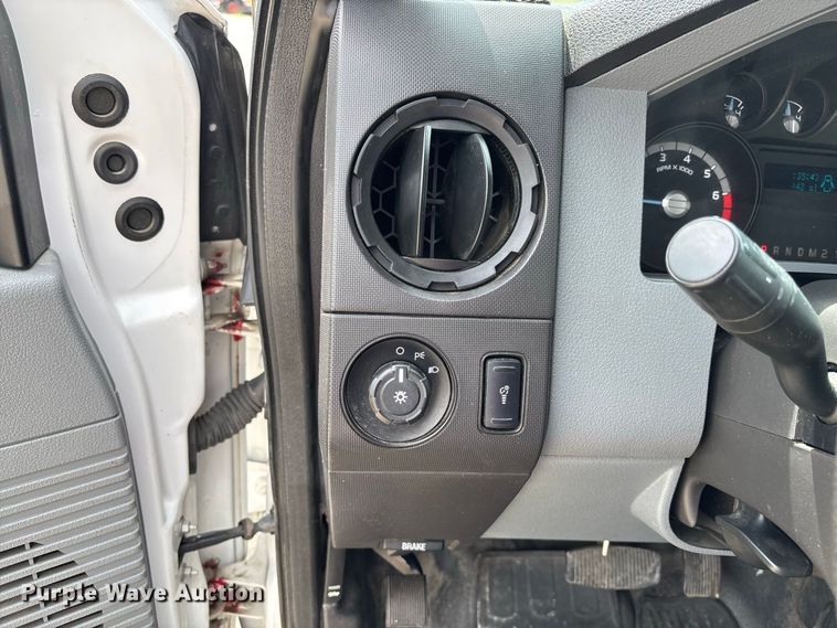 image for item DZ4613 2015 Ford  F250 Super Duty XL Ext. Cab pickup truck