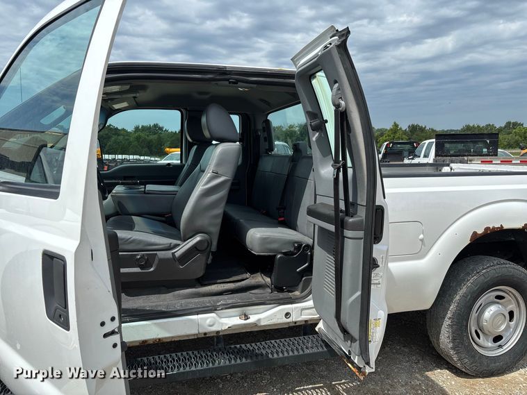 image for item DZ4613 2015 Ford  F250 Super Duty XL Ext. Cab pickup truck
