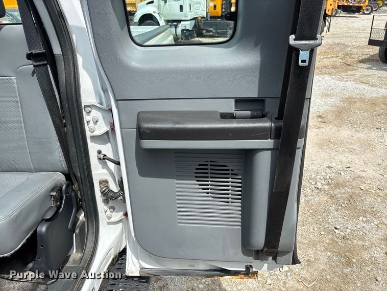 image for item DZ4613 2015 Ford  F250 Super Duty XL Ext. Cab pickup truck